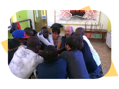 Adulti e nuclei familiari in difficoltà_Emergenza_abitativa_vector